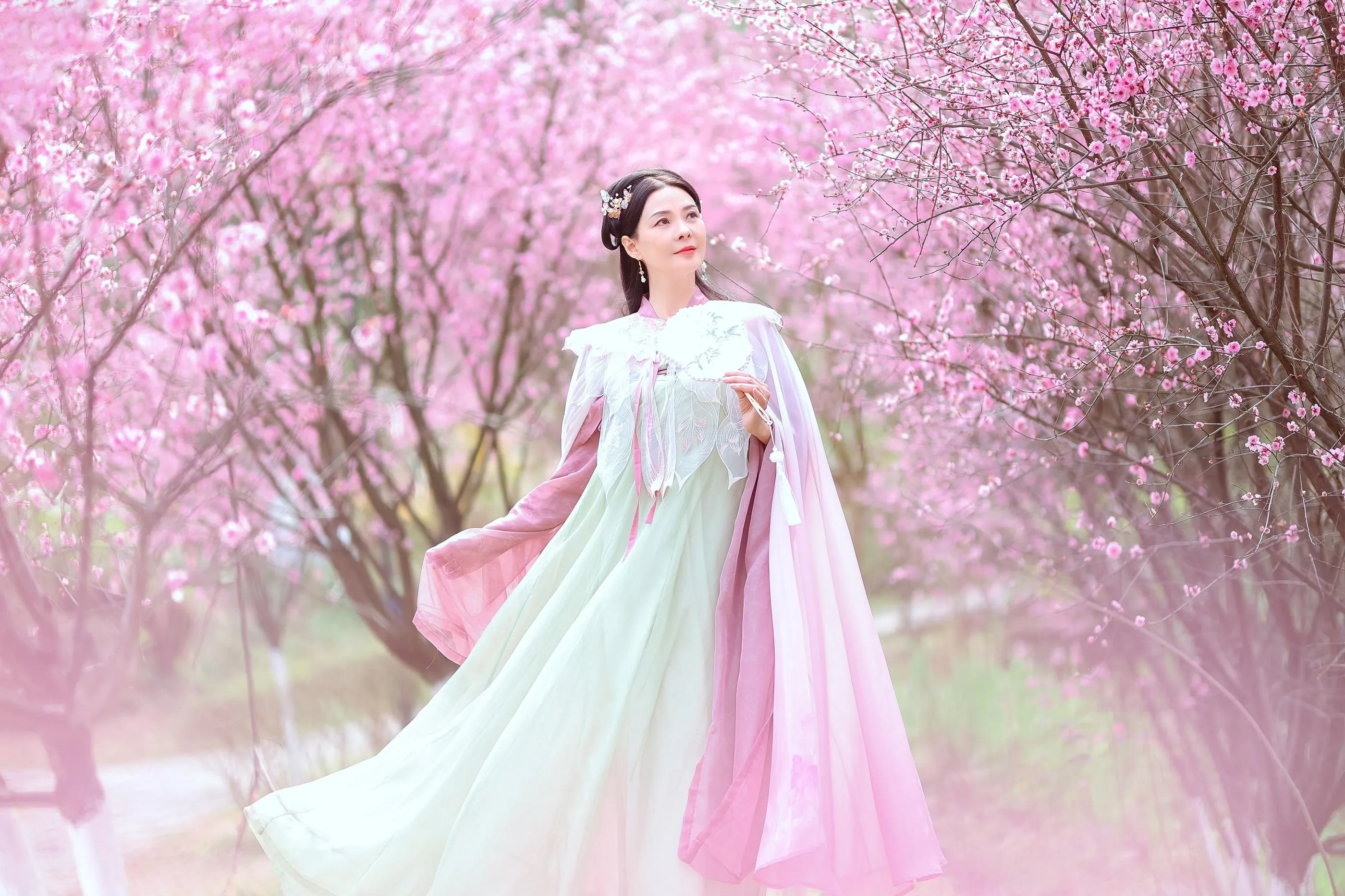 [艺图语] 2022.05.31 暖春樱色 莲 [38P]插图1